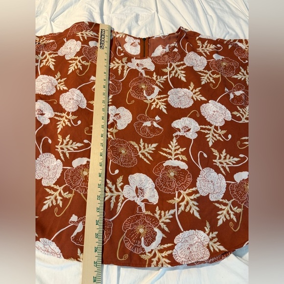 Maurice’s Short Sleeve Blouse Color Rust w/ white poppy flowers women’s XXL EUC - Picture 9 of 16